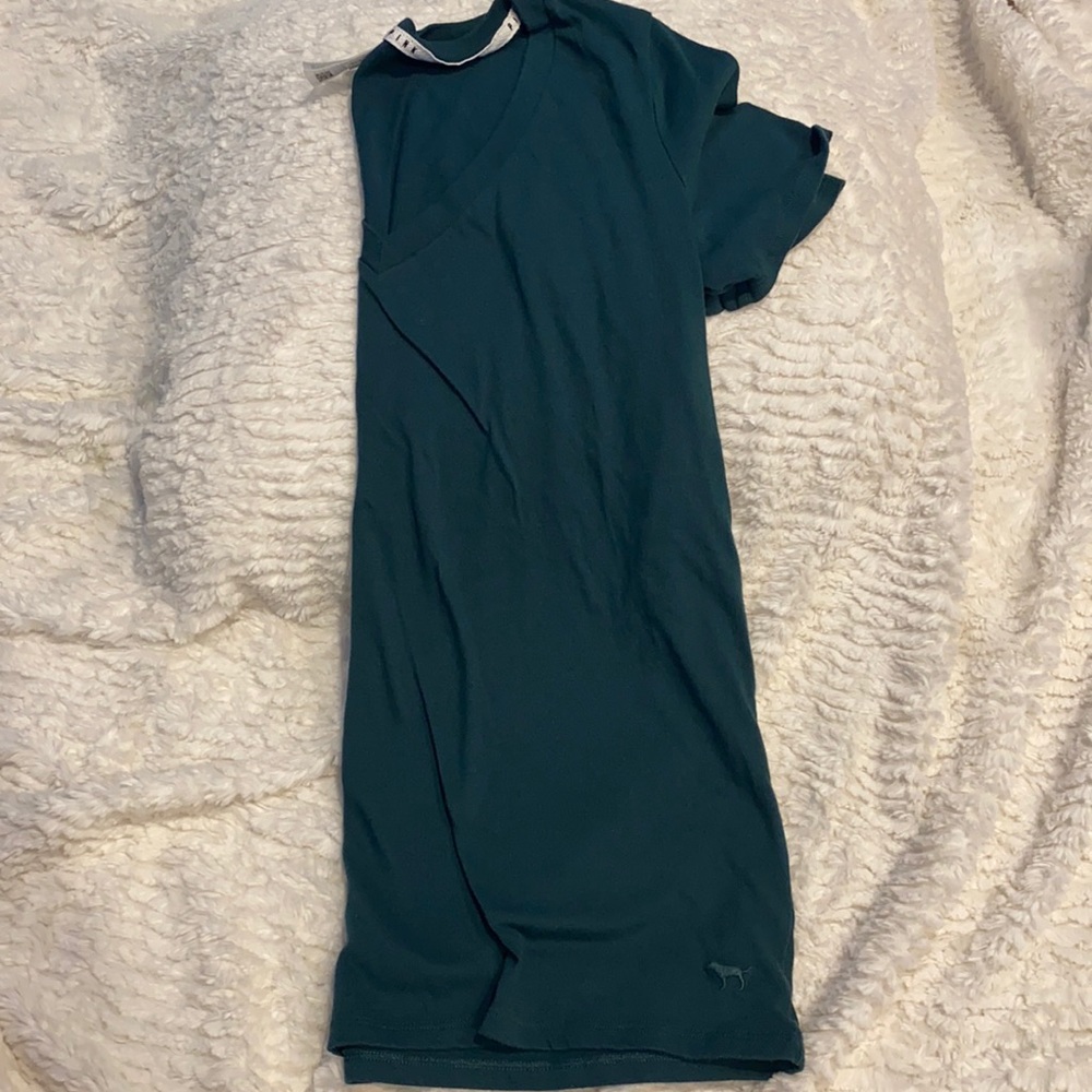 V- neck VS PINK shirt